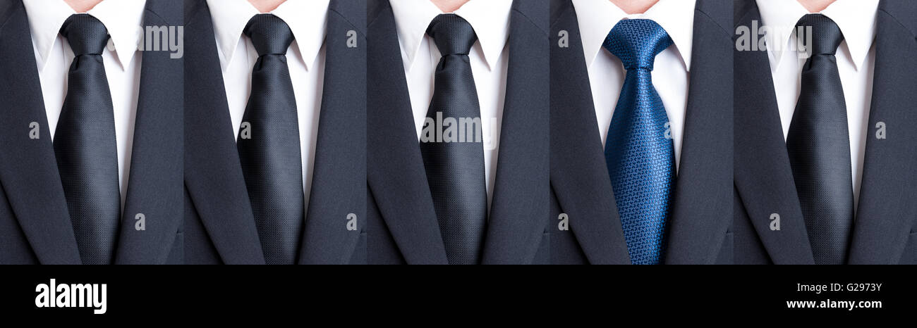 Cravates cravate bleue entre le noir comme se tenir dehors de la foule ou  de modèle concept Photo Stock - Alamy