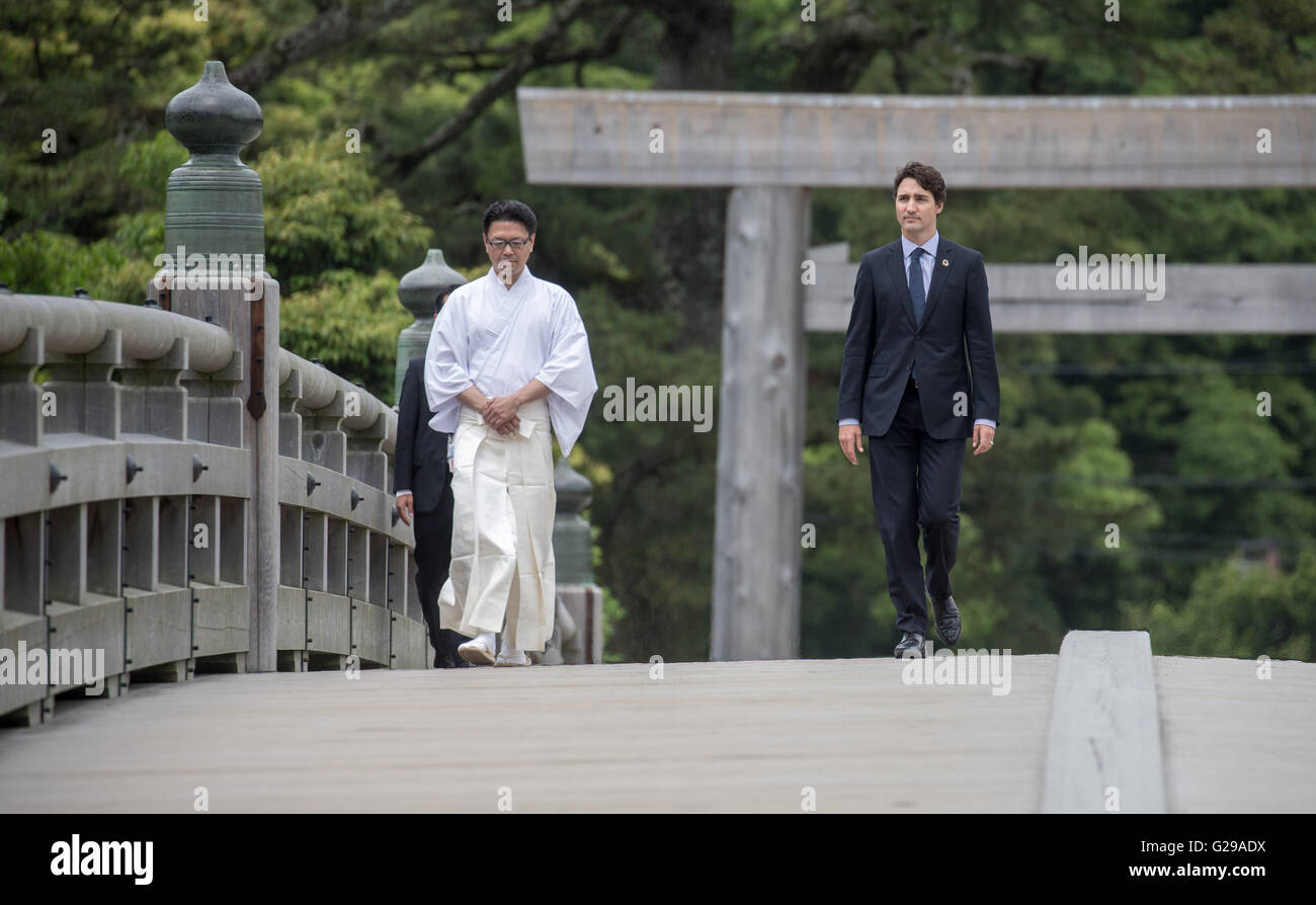 Le Japon, d'Ise-Shima. 26 mai, 2016. Premier ministre du Canada à l'arrivée de Justin Trudeau le jardin du sanctuaire d'Ise au Japon, d'Ise-Shima, 26 mai 2016. Les chefs de gouvernement du G7 se réunissent à l'état d'un sommet d'Ise-Shima. PHOTO : MICHAEL KAPPELER/dpa/Alamy Live News Banque D'Images