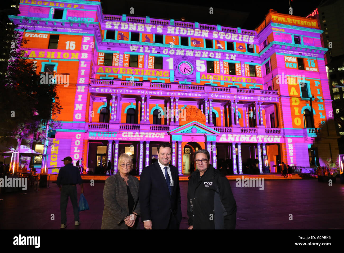 Sydney, Australie. 26 mai 2016. Vivid Sydney, la plus grande fête de la lumière, de la musique et des idées est de 23 nuits du 27 mai-18 juin 2016. Sur la photo : BUREAU DES DOUANES - histoires cachées de Sydney (AUS) : Sydney's Hidden Stories raconte l'histoire d'un lézard langue bleue aventureux qui se transmet un message de la durabilité, comme il explore des paysages incroyables dissimulés autour de la ville natale de Sydney Vivid. Crédit : Richard Milnes/Alamy Live News Banque D'Images