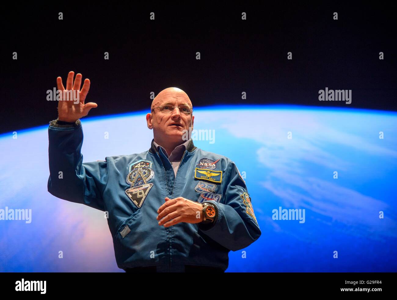 L'ancien astronaute de la NASA Scott Kelly parle lors d'un événement à l'United States Capitol Visitor Center le 25 mai 2016 à Washington, DC. Kelly est le premier Américain à passer 1 ans dans l'espace à bord de la Station spatiale internationale. Banque D'Images