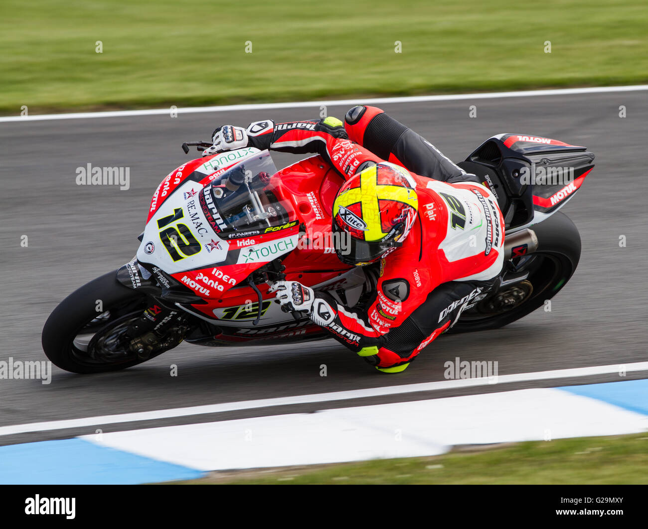 Donington Park, Royaume-Uni. 27 mai, 2016. # 12 Xavi Forés - Team BARNI RACING TEAM sortant Goddards corner Crédit : Steven re/Alamy Live News Banque D'Images