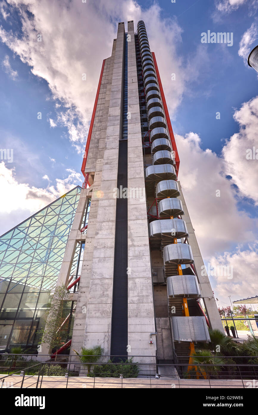 L'Hesperia Tower Hotel est à Barcelone, dans le nouveau quartier commercial et financier, entre l'aéroport et le centre-ville Banque D'Images