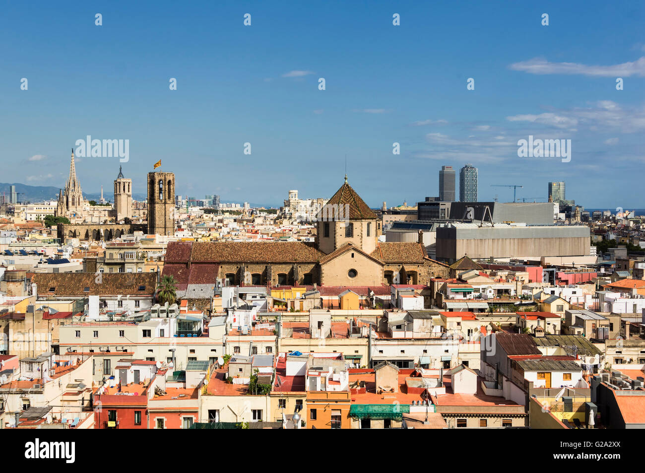 Ciutat Vella, le vieux centre-ville de Barcelone, vue panoramique de toit de l'hôtel Barcelo Raval , Barcelone Banque D'Images