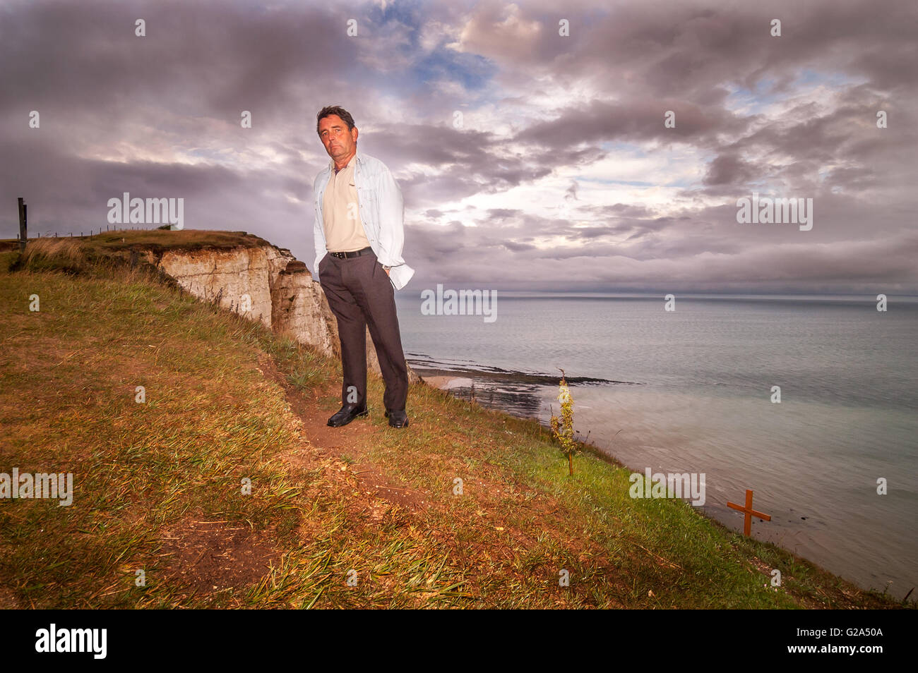 Keith Lane, d'Eastbourne, debout sur le dessus de Beachy Head, à l'endroit où sa femme, Maggie a sauté et s'est suicidé, Mark Banque D'Images