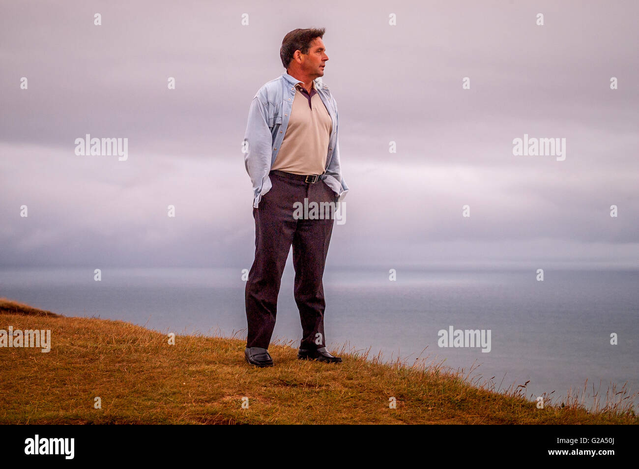 Keith Lane, d'Eastbourne, debout sur le dessus de Beachy Head, à l'endroit où sa femme, Maggie a sauté et s'est suicidé, Mark Banque D'Images