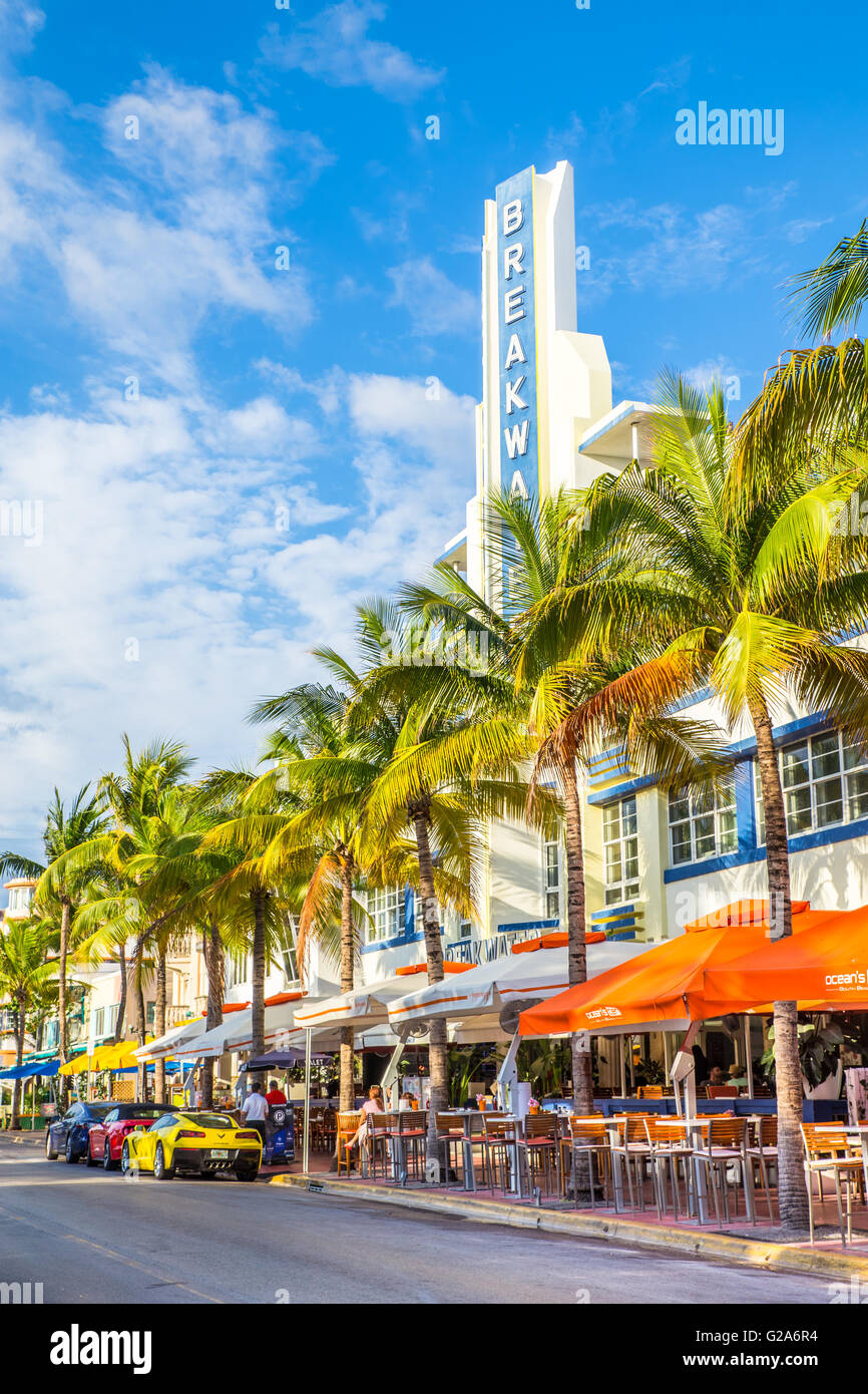 Avis de landmark hotel et restaurant le long d'Ocean Drive dans le quartier Art déco de South Beach. Banque D'Images Avis de landmark hotel et restaurant le long d'Ocean Drive dans le quartier Art déco de South Beach. Banque D'Images
