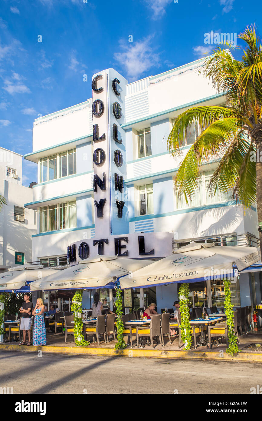 Avis de landmark hotel et restaurant le long d'Ocean Drive dans le quartier Art déco de South Beach. Banque D'Images Avis de landmark hotel et restaurant le long d'Ocean Drive dans le quartier Art déco de South Beach. Banque D'Images