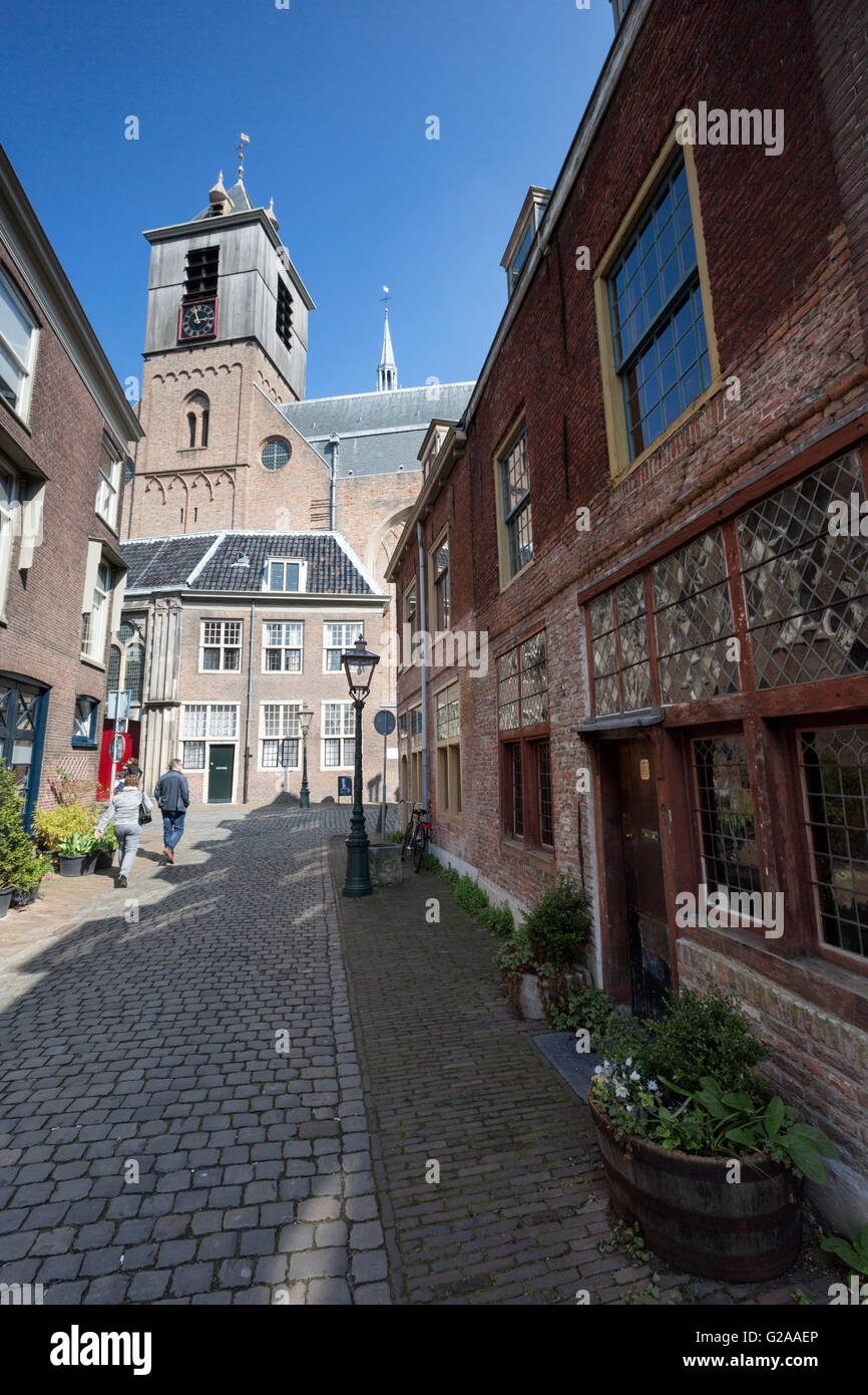 Une vue sur la rue de Hooglandse Kerk, Leiden. Banque D'Images