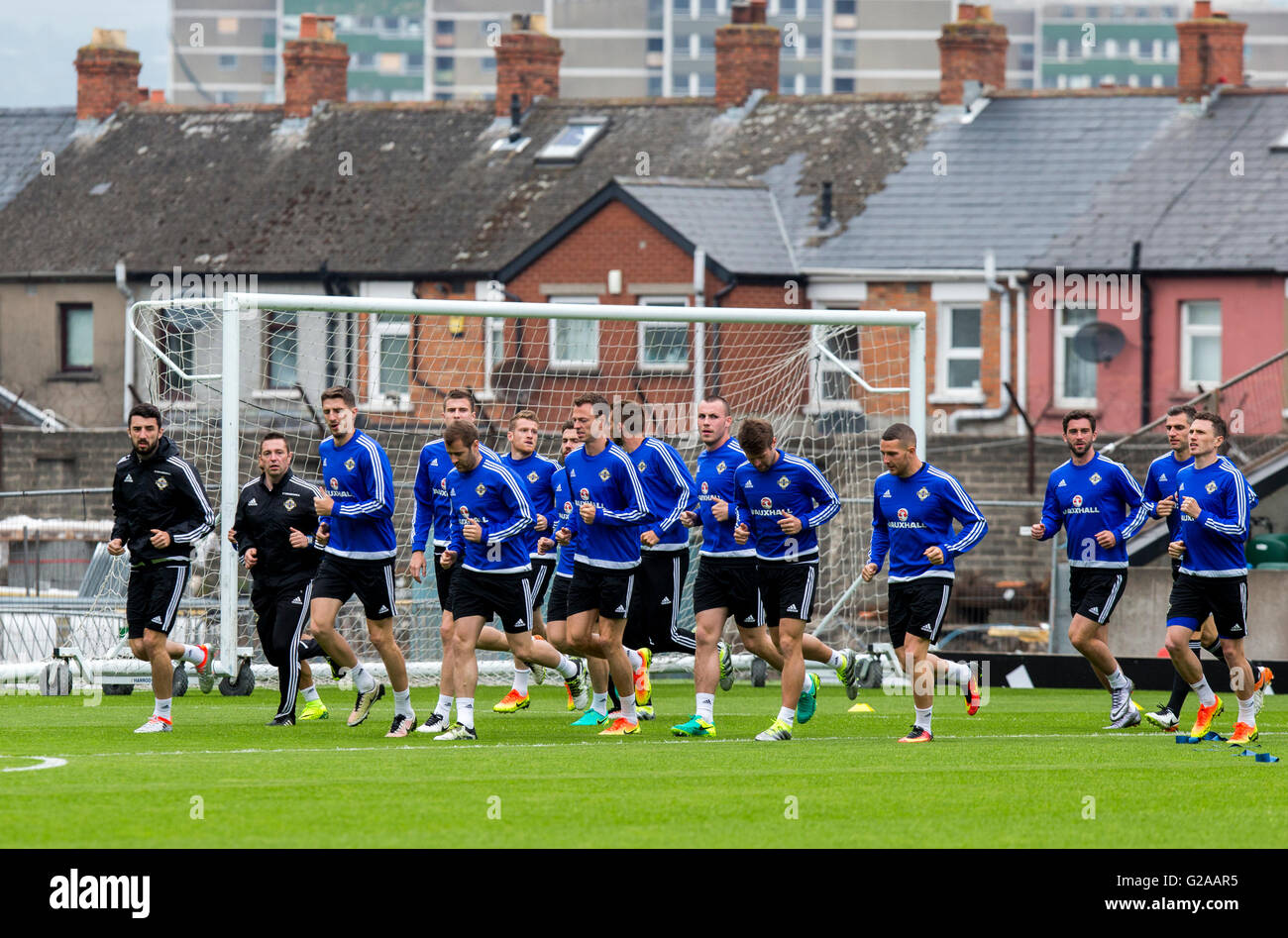 L'équipe d'Irlande du Nord pendant une session de formation à Windsor Park, Belfast. Banque D'Images