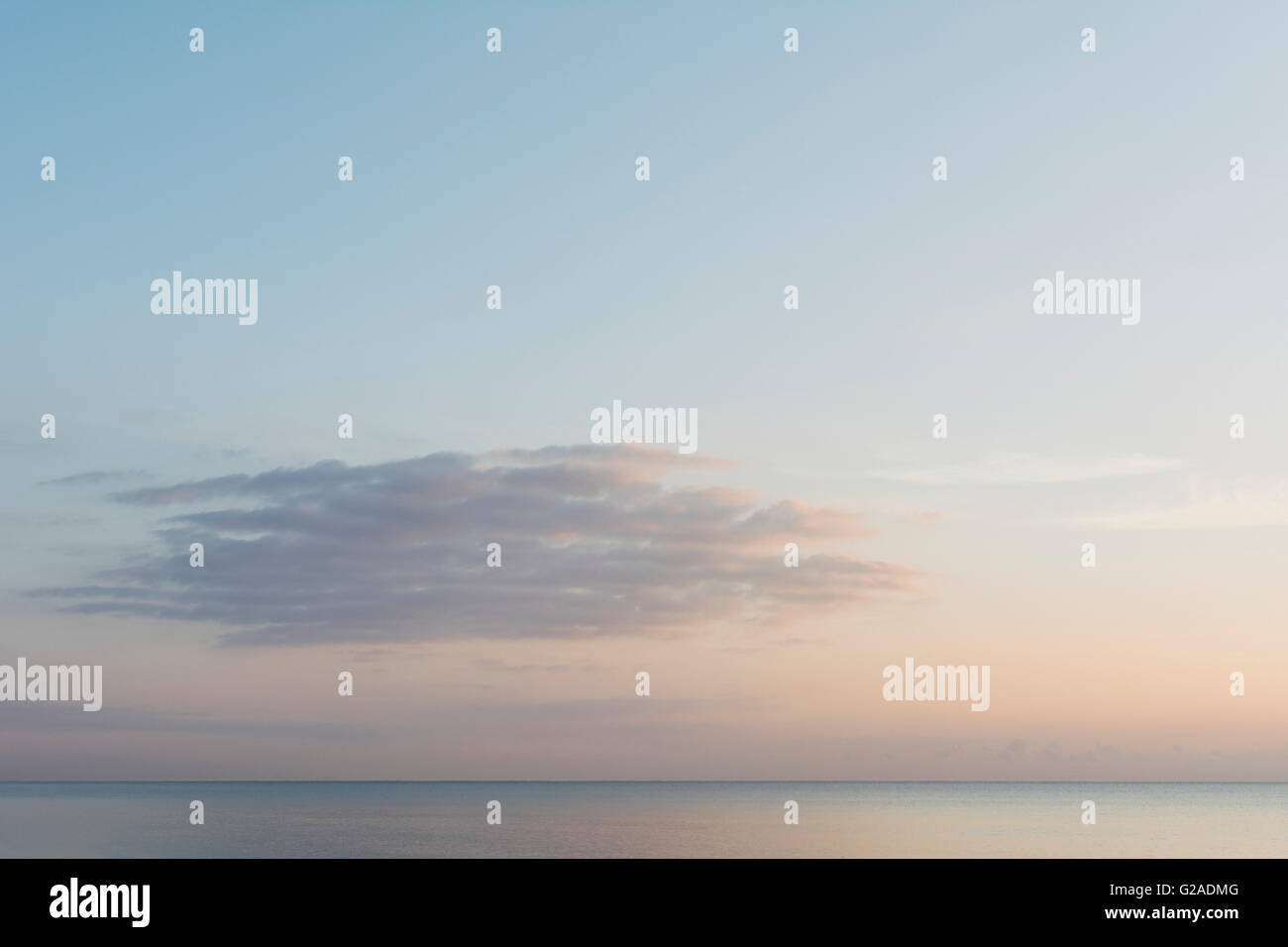 Lever du soleil sur l'océan du ciel Banque D'Images