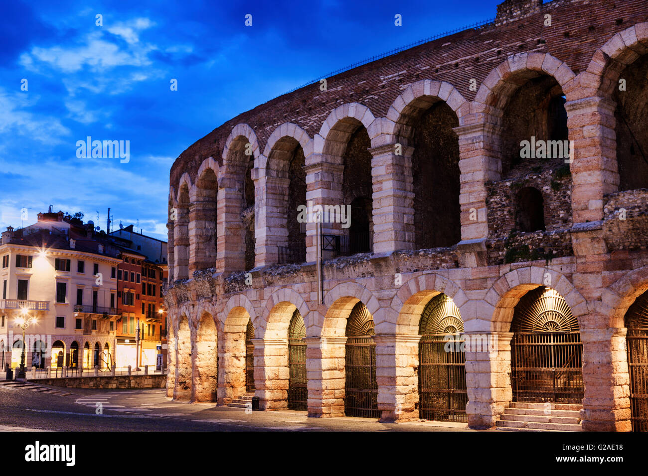 Les Arènes de Vérone sur la Piazza Bra à Vérone Vérone, Vénétie, Italie Banque D'Images