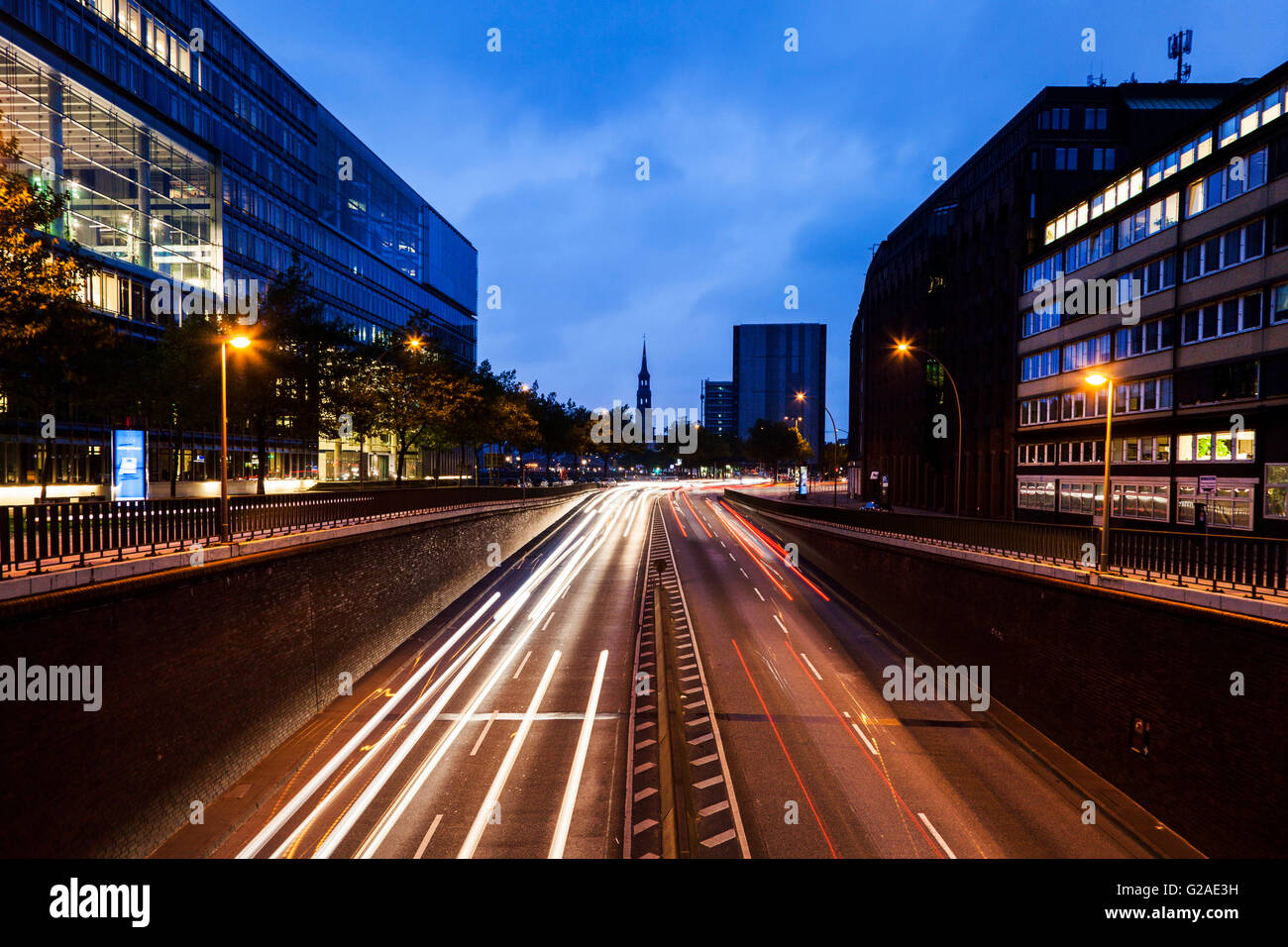 Le trafic de nuit à Hambourg, Hambourg, Allemagne Banque D'Images