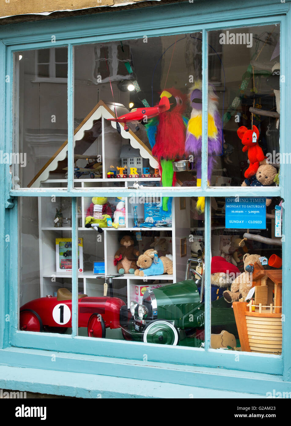 Jouets dans la vitrine Banque de photographies et d'images à haute  résolution - Alamy