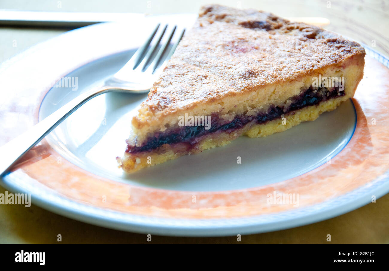 Ciel Gateau Au Chocolat Maison Avec Le Remplissage De Sucre Glace Italie Photo Stock Alamy