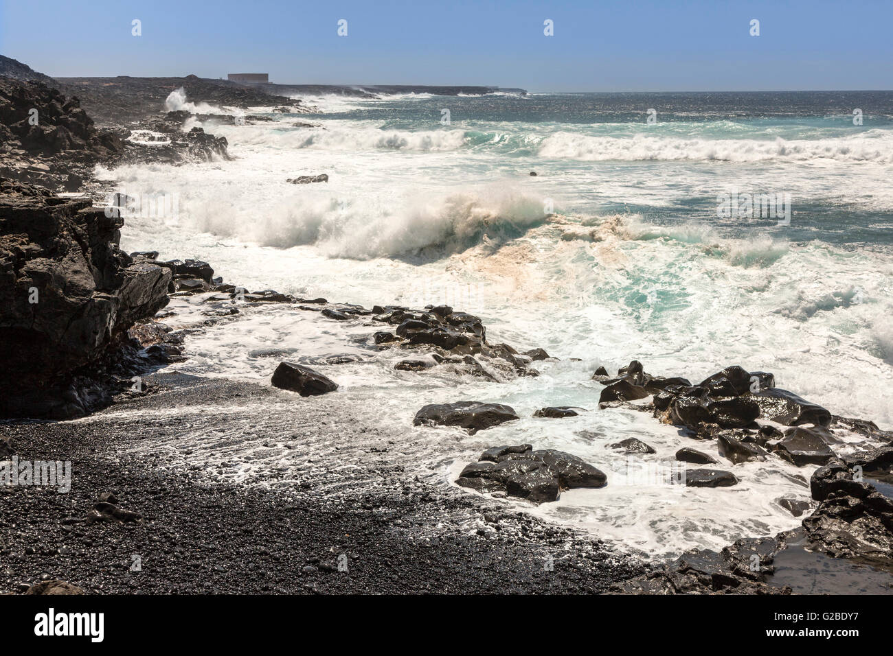 Littoral de roches volcaniques noires, Playa Vista Papagayo, Lanzarote, îles Canaries, Espagne Banque D'Images