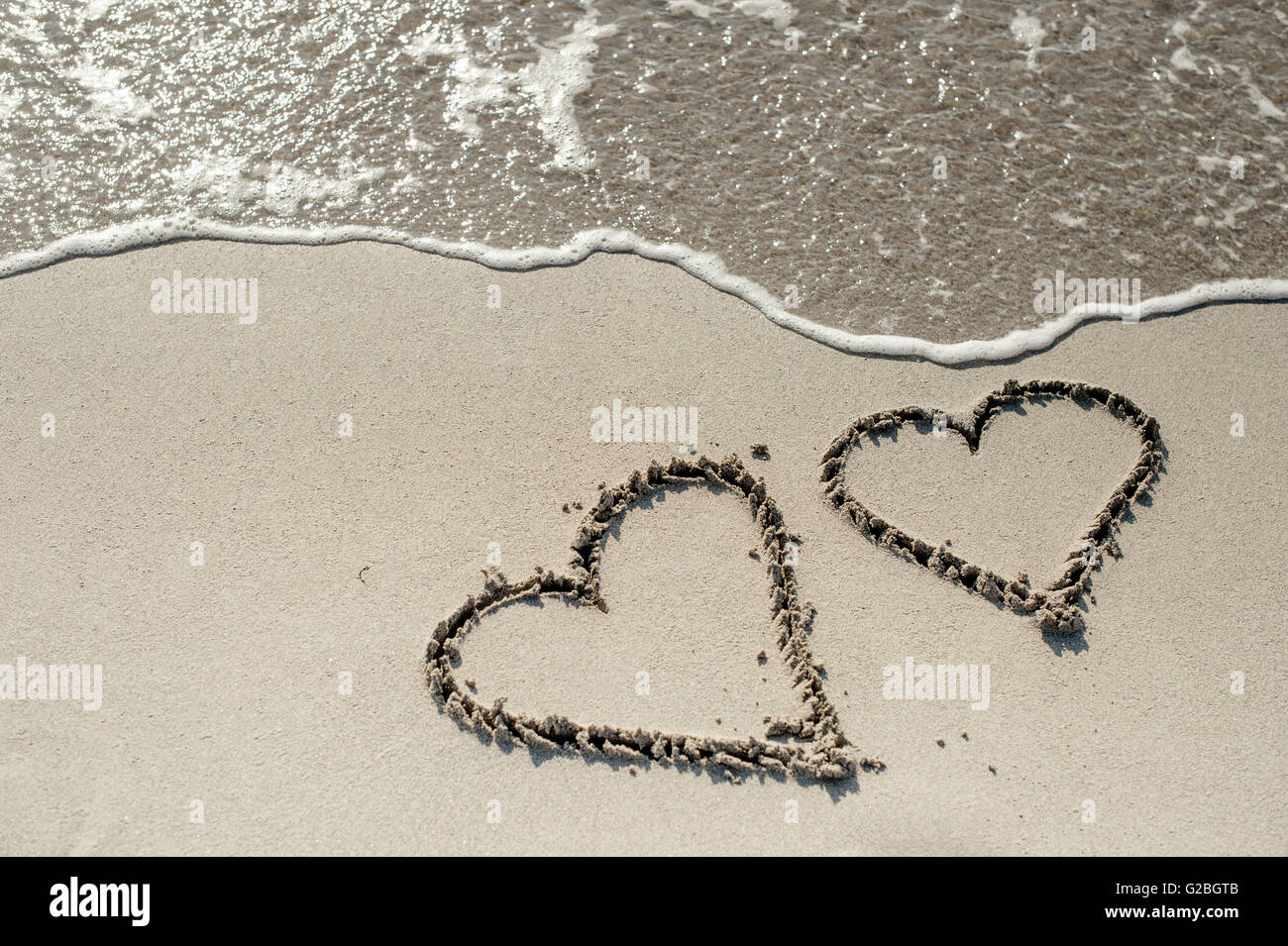 Coeur dessiné dans le sable Banque D'Images