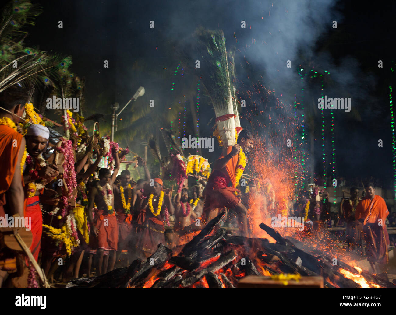 Cérémonie de l'Agni Kavadi Firewalker, Perunguzhi, Kerala, Inde Banque D'Images Cérémonie de l'Agni Kavadi Firewalker, Perunguzhi, Kerala, Inde Banque D'Images