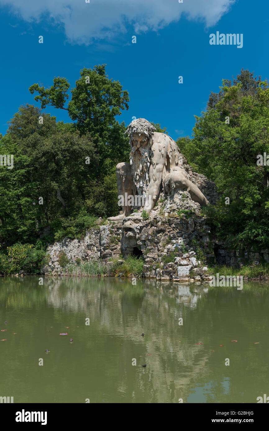 Sculpture de l'Apennin fait de roche, de lave et de brique de Giambologna, également Giovanni da Bologna, Villa di Pratolino Banque D'Images