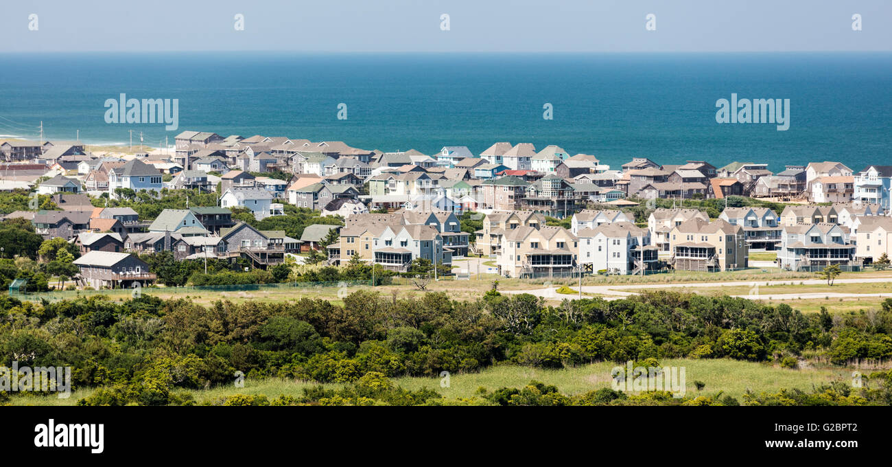 Avis de ticky tacky, trop de maisons dans plus de plage ville de Buxton, construit sur l'île Hatteras, Outer Banks, Caroline du Nord, États-Unis Banque D'Images