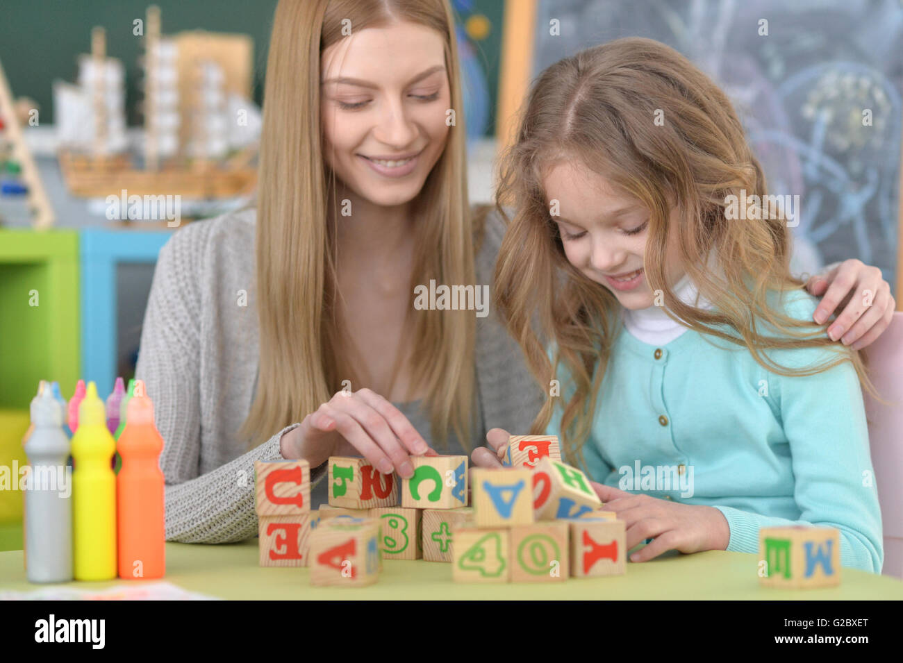 Mère et fille avec glaçons Banque D'Images