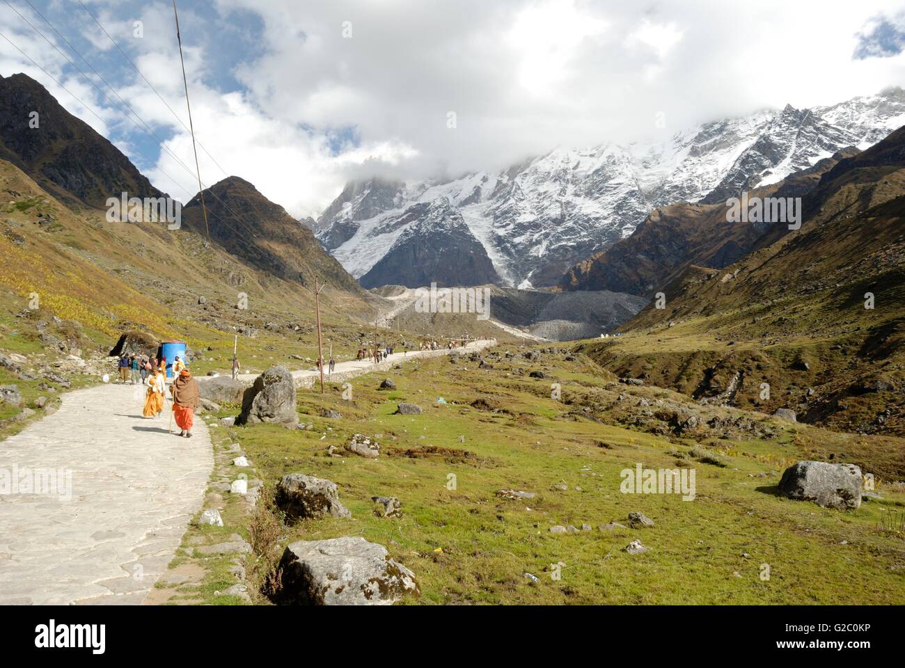 Pèlerins sur le chemin à Kedarnath Temple, Garhwal Himalaya, Uttarakhand, Inde Banque D'Images