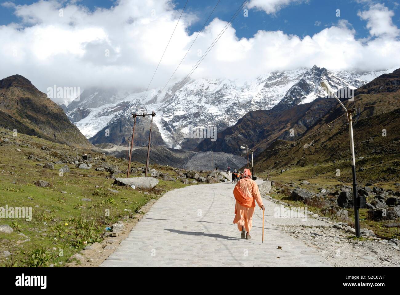 Pèlerins sur le chemin à Kedarnath Temple, Garhwal Himalaya, Uttarakhand, Inde Banque D'Images