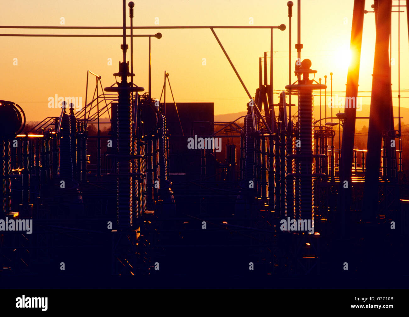 Transmission électrique au coucher du soleil, la cour centrale nucléaire de Limerick, Limerick, New York, USA Banque D'Images