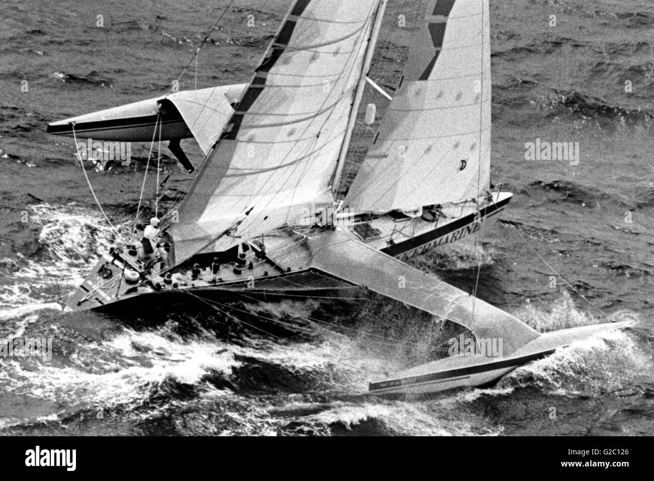 AJAXNETPHOTO. 2e juin 1984. PLYMOUTH, en Angleterre. - 1984 - L'EUROPE D'OSTAR 1 course transatlantique en solitaire - KERMARINE SKIPPÉ PAR VINCENT LEVY (FRA). PHOTO:JONATHAN EASTLAND/AJAX REF:KERMARINE_1984_01 Banque D'Images