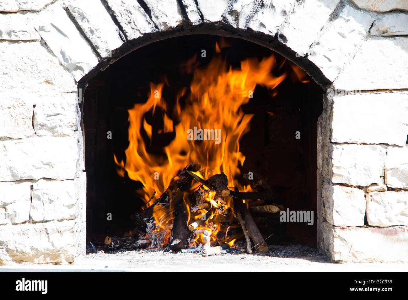 Vue rapprochée de la combustion du bois dans le feu. Banque D'Images