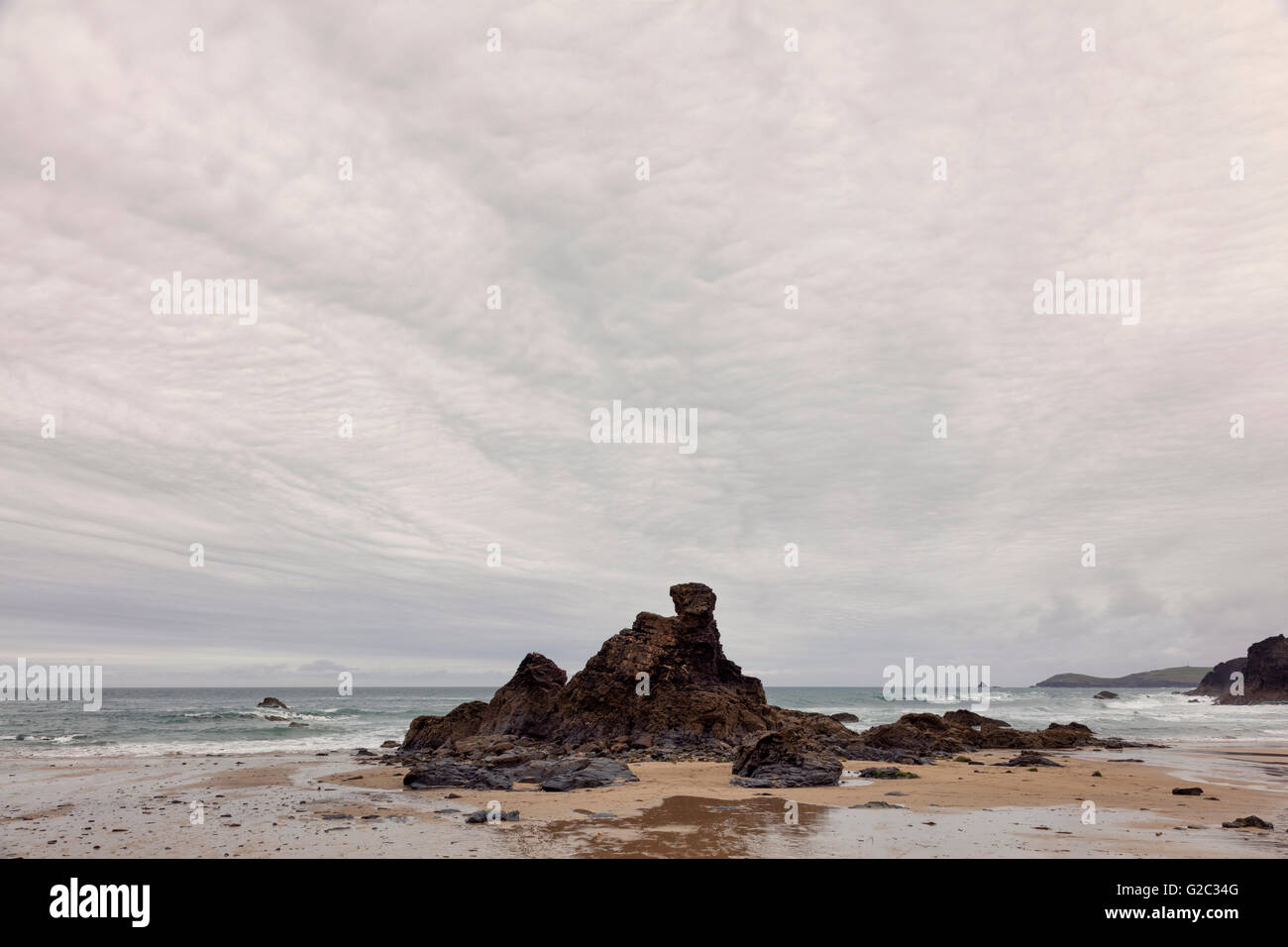 Rock formations sur Porthcothan beach. Banque D'Images