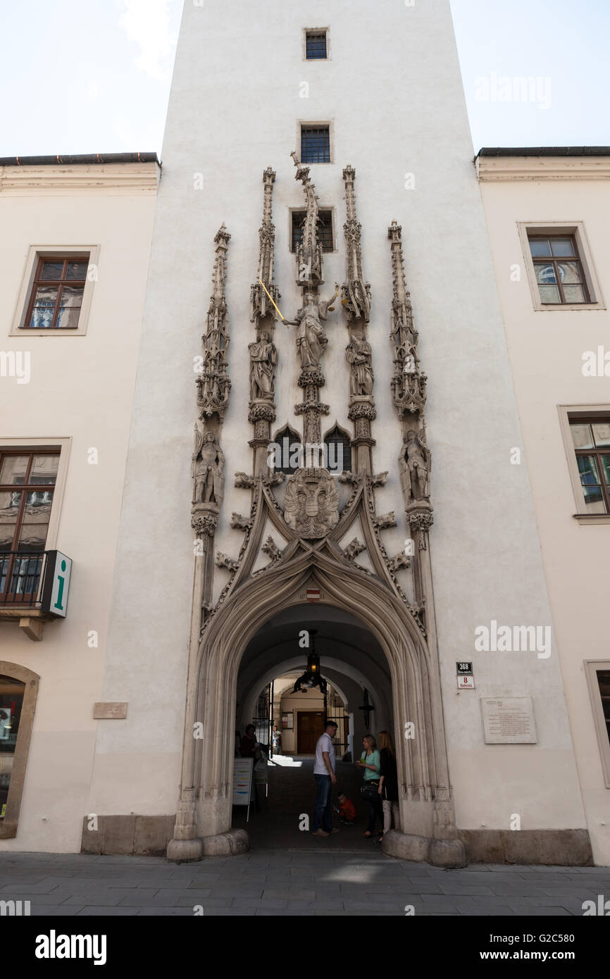 Le portail de l'Ancien hôtel de ville de Brno, capitale de Moravie, en République tchèque, de l'UNION EUROPÉENNE Banque D'Images