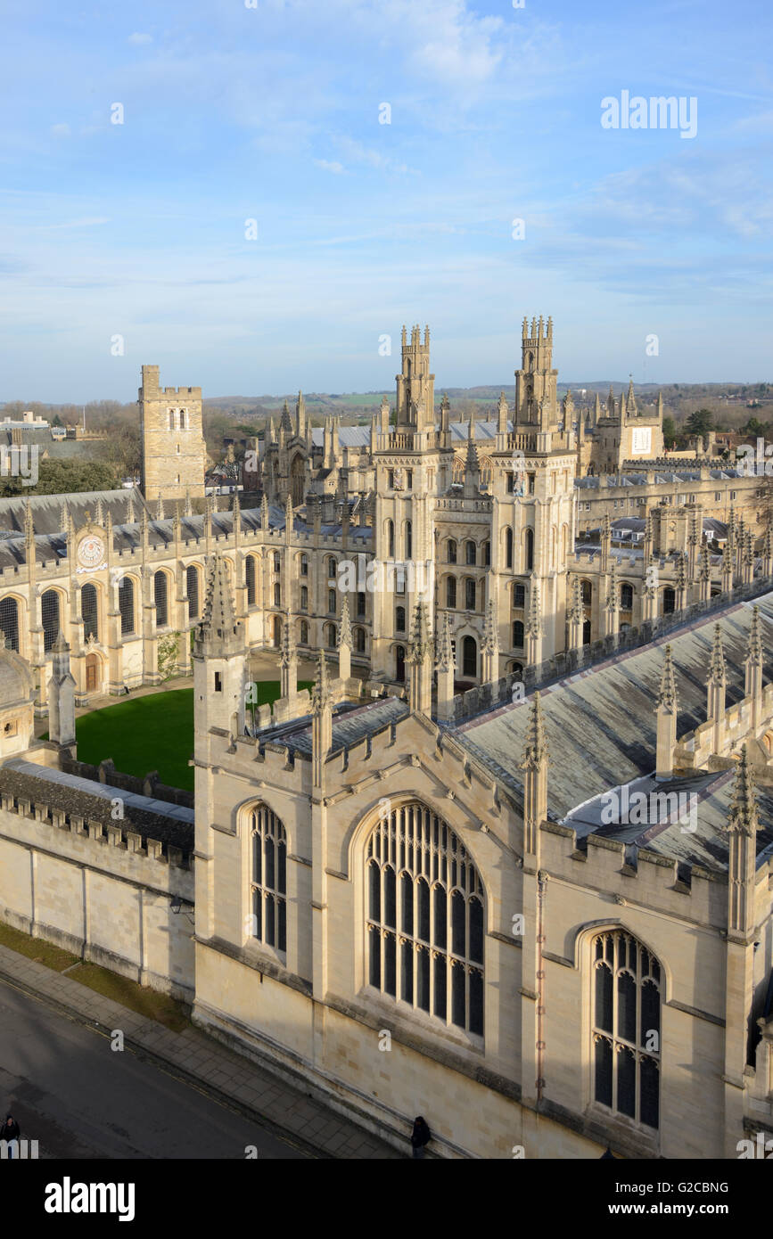 Flèches et toits de All Souls College de l'Université Oxford en Angleterre Banque D'Images