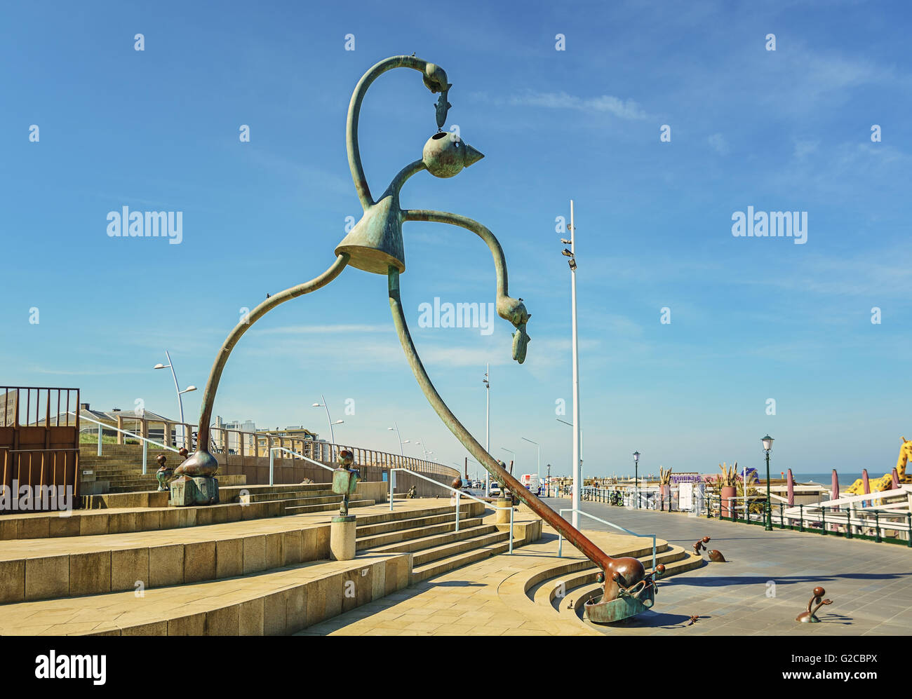 Sur le boulevard de Scheveningen, aux Pays-Bas, un groupe de statues appelées "statues de la mer'. Banque D'Images