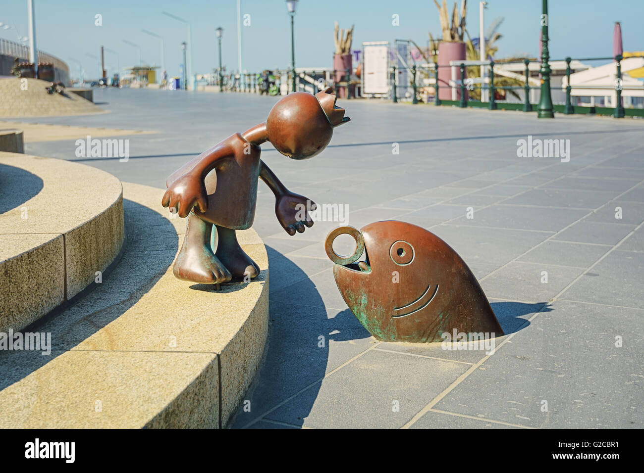 Sur le boulevard de Scheveningen, aux Pays-Bas, un groupe de statues appelées "statues de la mer'. Banque D'Images