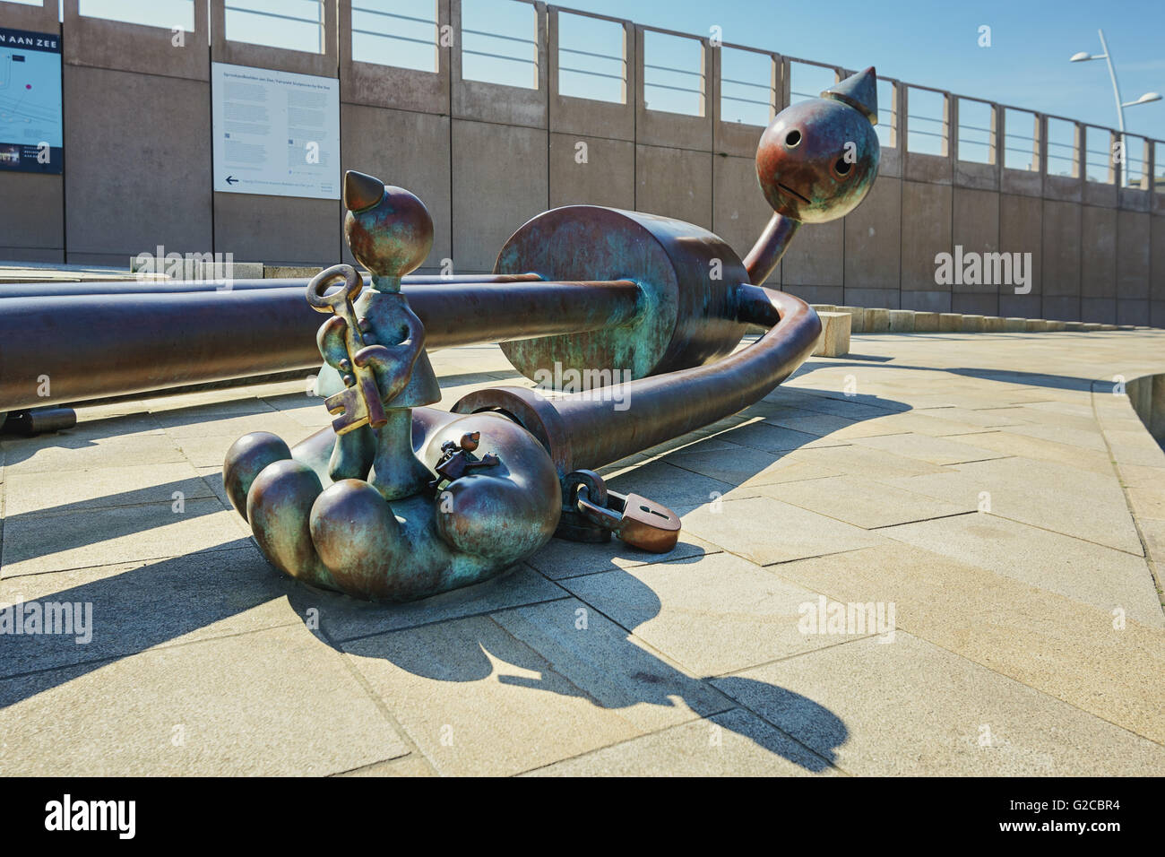 Sur le boulevard de Scheveningen, aux Pays-Bas, un groupe de statues appelées "statues de la mer'. Banque D'Images