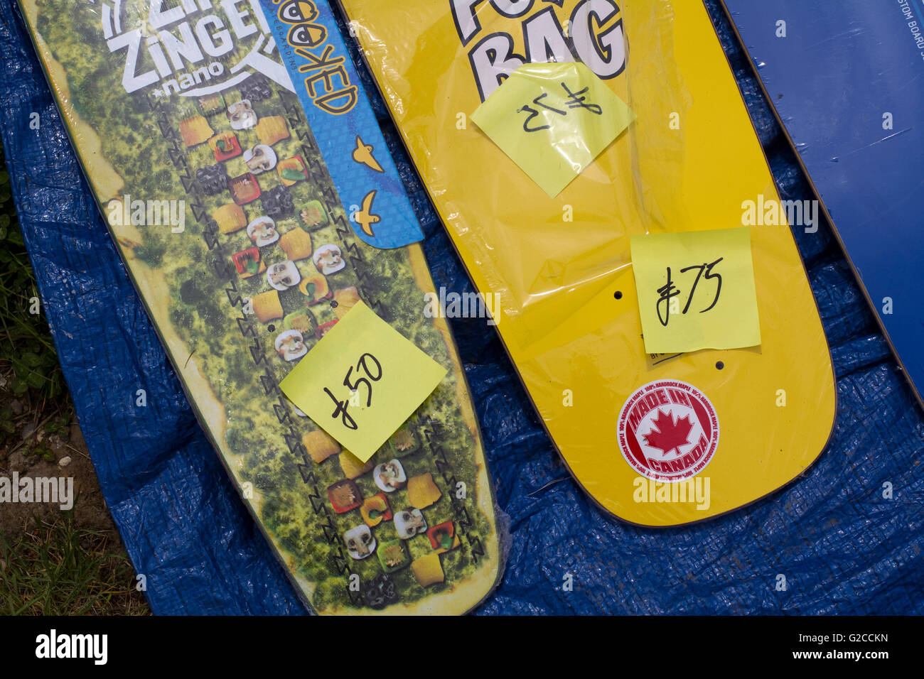 Couleur/couleur vive skateboard decks à vendre Banque D'Images
