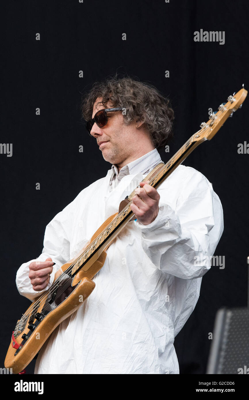 Super Furry Animals soutenir Manic Street Preachers au Liberty Stadium, Swansea. 28 mai 2016. Sur la photo : Guto Pryce Banque D'Images