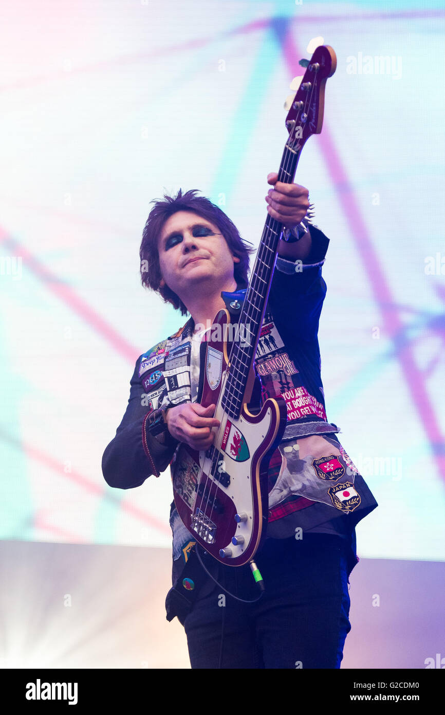 Manic Street Preachers effectuer à Swansea's stade Liberty le 28 mai 2016. La photo montre le bassiste Nicky Wire. Banque D'Images