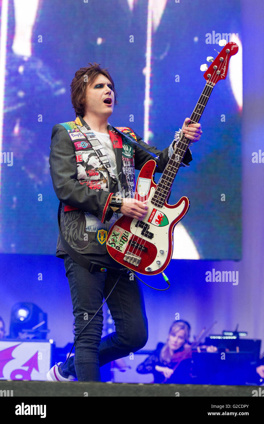 Manic Street Preachers effectuer à Swansea's stade Liberty le 28 mai 2016. La photo montre le bassiste Nicky Wire. Banque D'Images