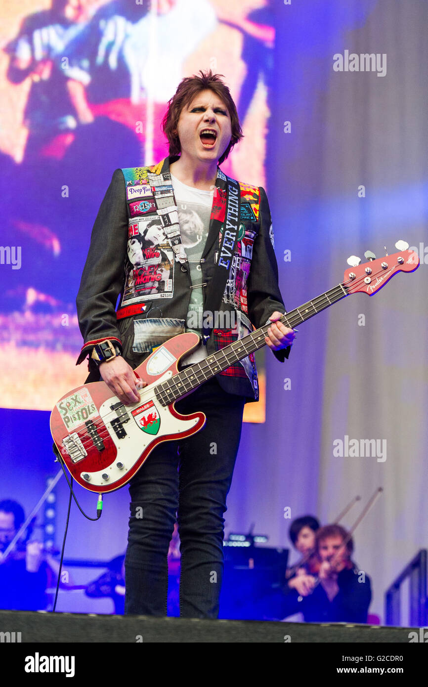 Manic Street Preachers effectuer à Swansea's stade Liberty le 28 mai 2016. La photo montre le bassiste Nicky Wire. Banque D'Images