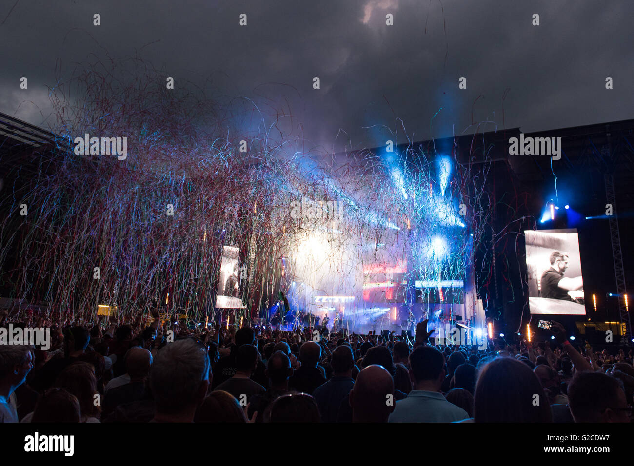 Manic Street Preachers effectuer à Swansea's stade Liberty le 28 mai 2016 sur leur tournée anniversaire tout doit disparaître. Banque D'Images