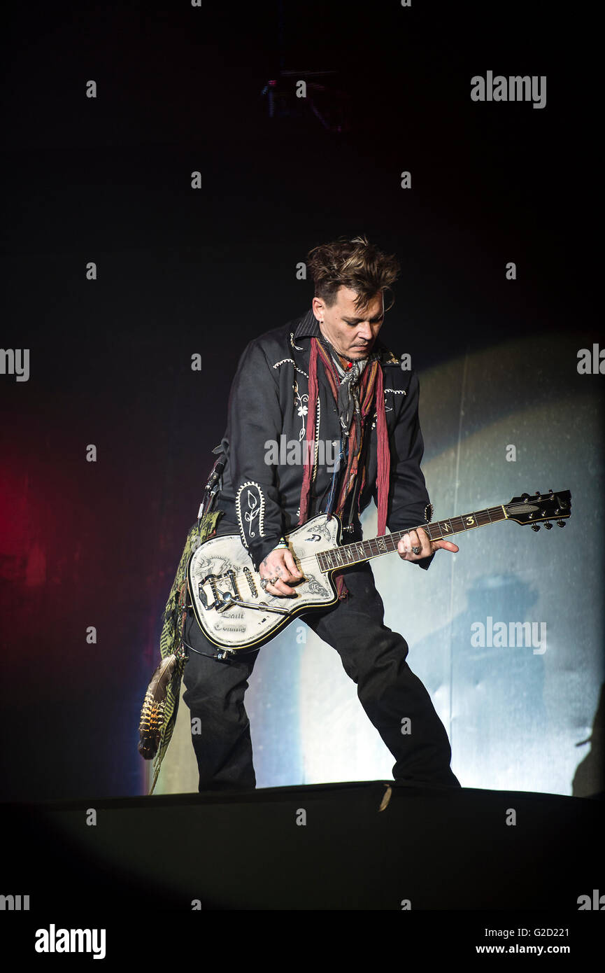 Lisbonne, Portugal. 27 mai, 2016. Hollywood Vampires en performance Rock in Rio de Lisbonne 2016 avec Johnny Depp l'un des plus acteurs mythiques d'hollywood dans la guitare. Lisbonne, Portugal. le 27 mai 2016. (Photo de Gonçalo Silva) Credit : Gonçalo Silva/Alamy Live News Banque D'Images