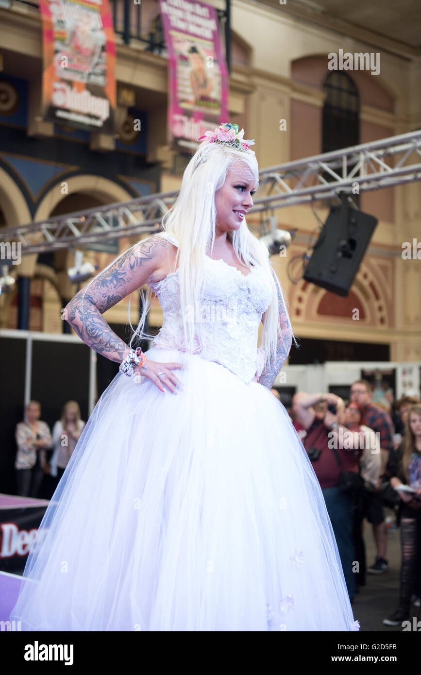 Londres, Royaume-Uni, 28 mai 2016. Alexandra Palace. L'exposition présente plus de 300 artistes de tatouage ainsi que des défilés de mode et de l'étape. Credit : pmgimaging/Alamy Live News Banque D'Images