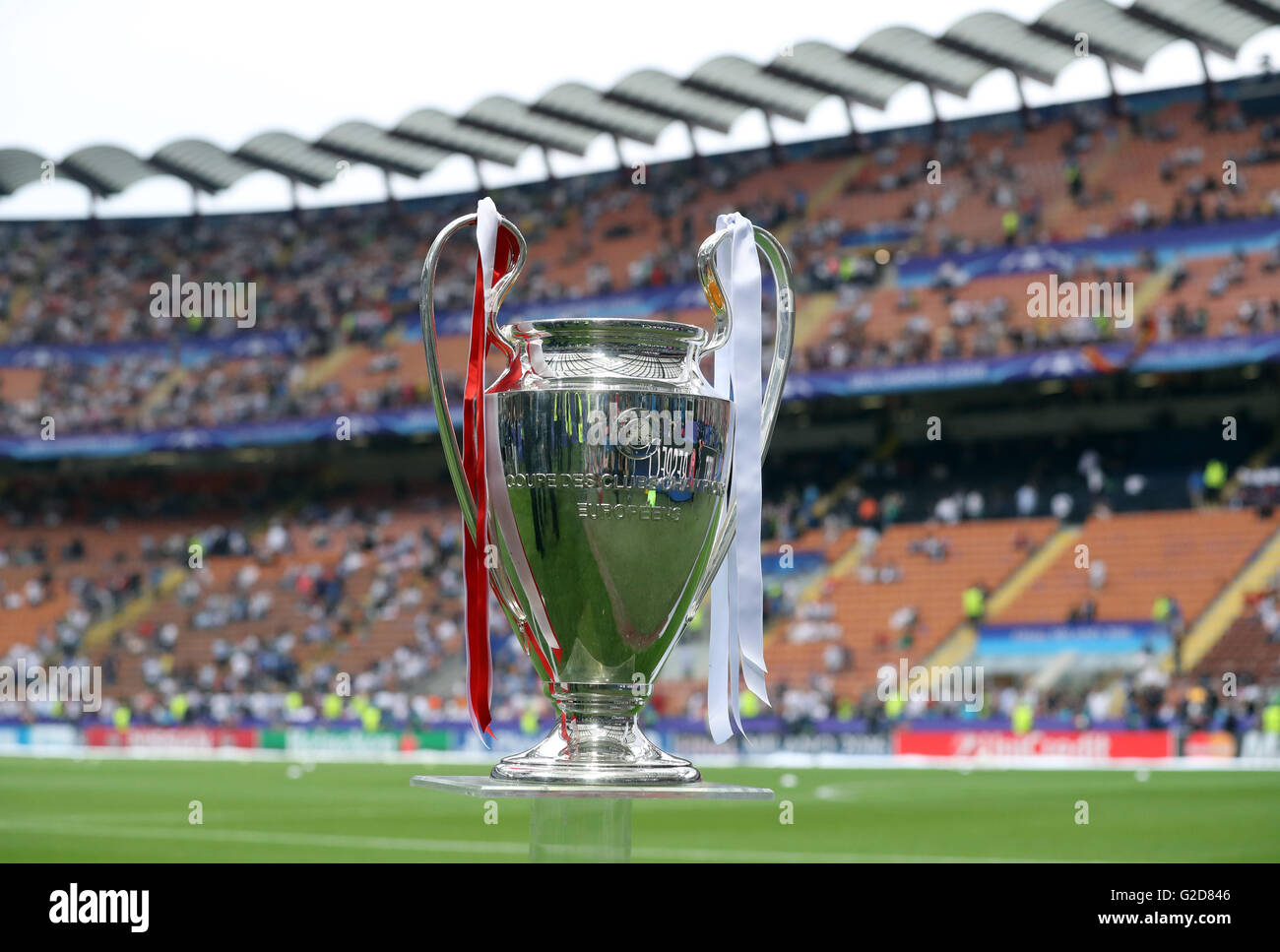 Milan, Italie. 28 mai, 2016. L'UEFA Champions League Trophy est vu sur  l'écran avant la finale de la Ligue des Champions entre le Real Madrid et  l'Atlético Madrid au Stadio Giuseppe Meazza