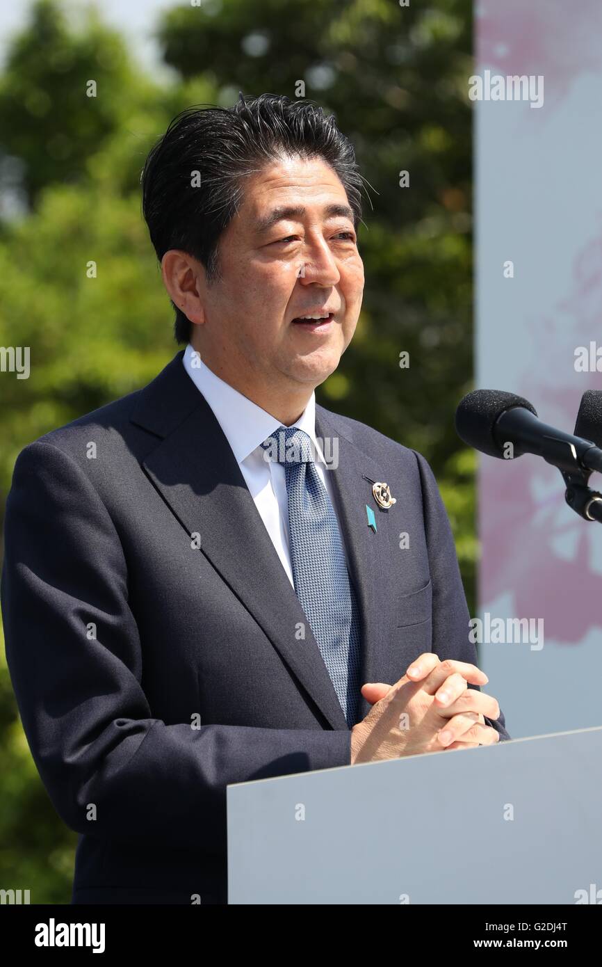 Le Premier ministre japonais Shinzo Abe lors d'une conférence de presse à la clôture du Sommet du G7 le 27 mai 2016 Réunions de Shima, préfecture de Mie, au Japon. Banque D'Images