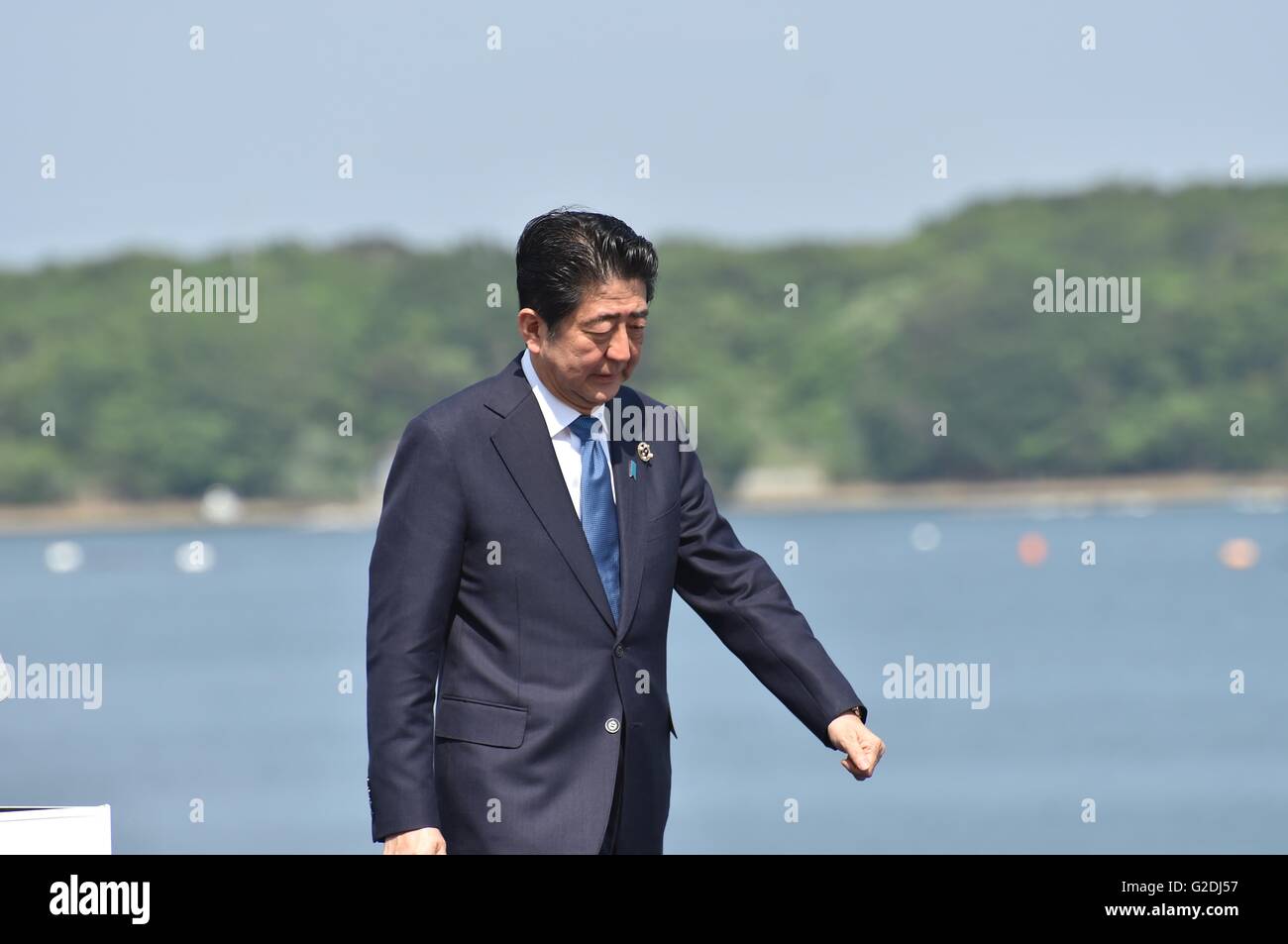 Le Premier ministre japonais Shinzo Abe s'écarte à la suite d'une conférence de presse à la clôture de la réunion au sommet du G7, 27 mai 2016 à Shima, préfecture de Mie, au Japon. Banque D'Images