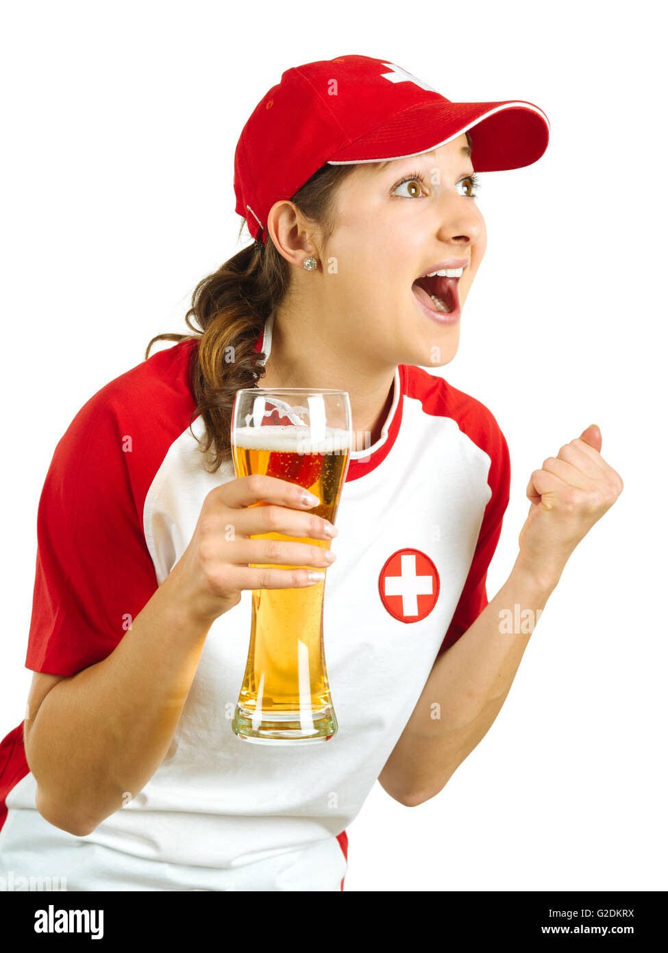 Photo d'un sportif suisse fans tenant une bière et pour encourager son équipe isolated over white background. Banque D'Images