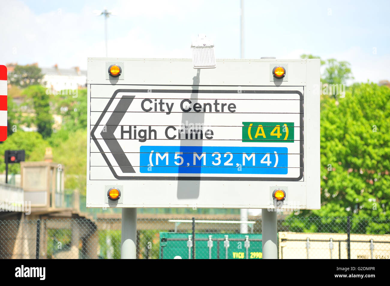 La criminalité élevée sur un signe à Bristol au Royaume-Uni. Banque D'Images