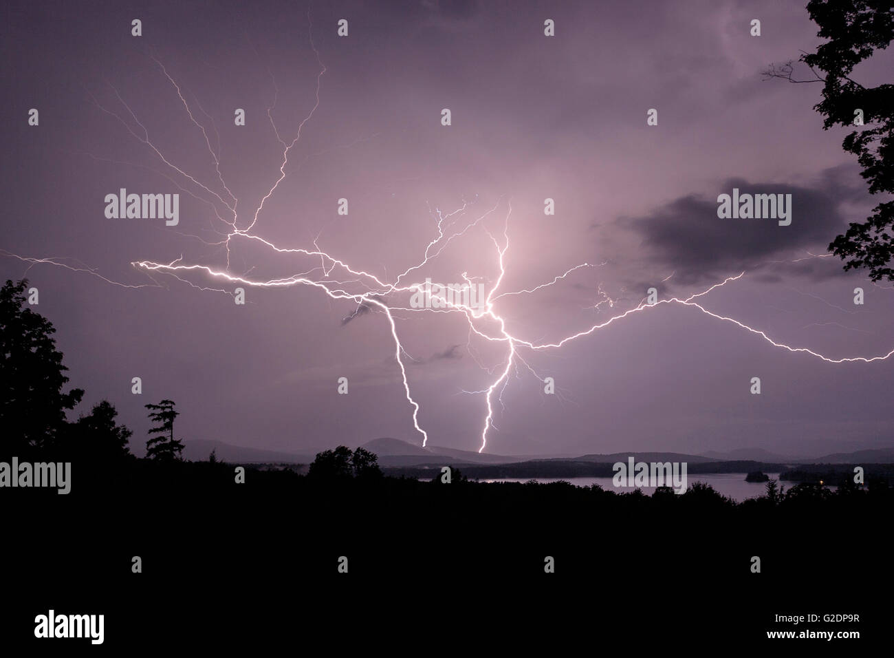 Foudre sur Sacandaga Lake, Adirondacks, Lake Pleasant, New York, United States Banque D'Images