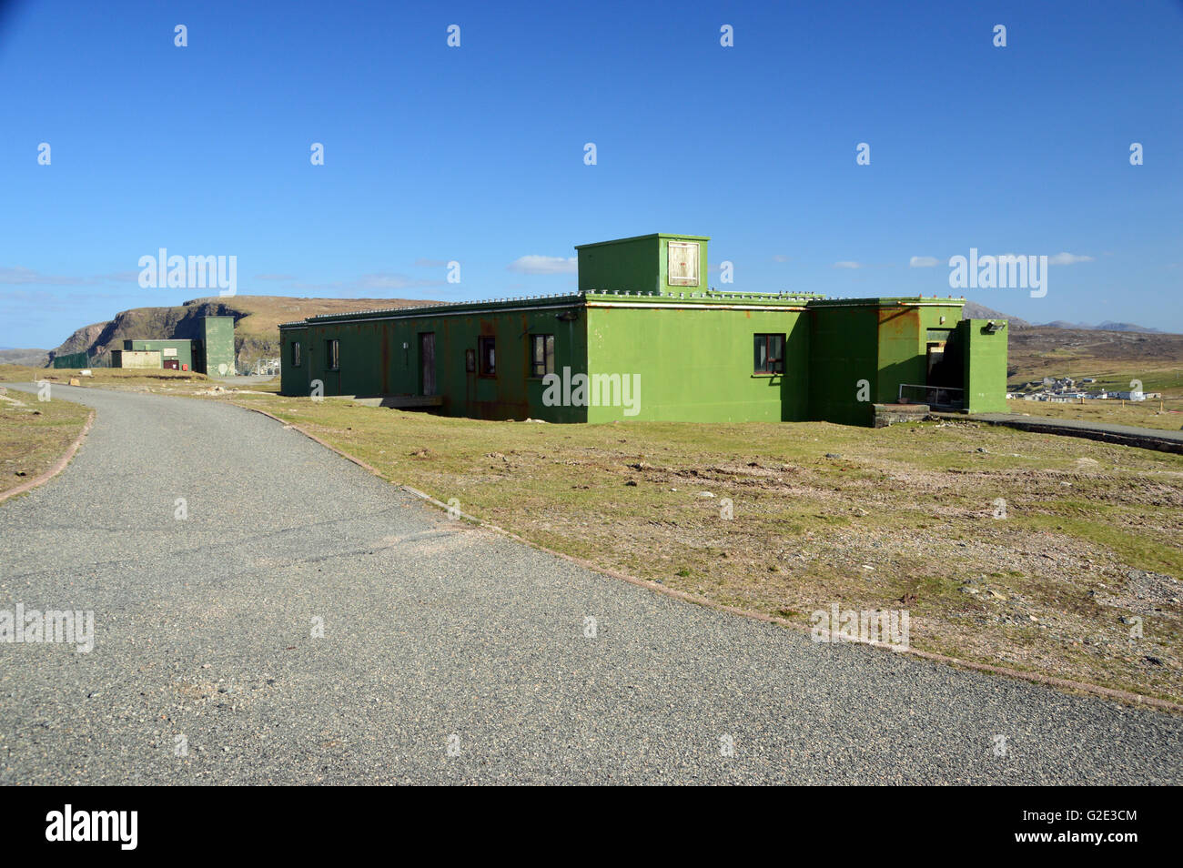 La station radar abandonnée de la Guerre froide à Gallan Head sur la lelle de Harris, Hébrides extérieures, îles occidentales, Écosse Royaume-Uni. Banque D'Images